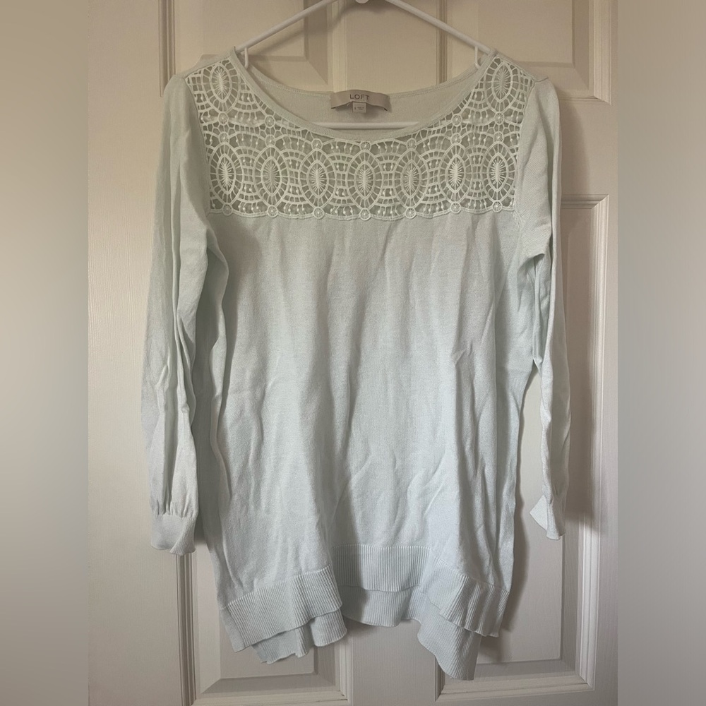ann taylor LOFT women’s 3/4 length sleeve light blue gray lace front top